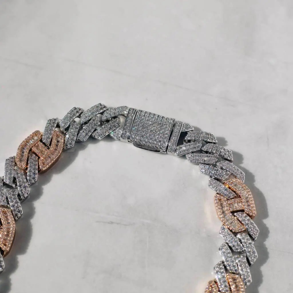 LUXE BAGUETTE CUFF CHAIN