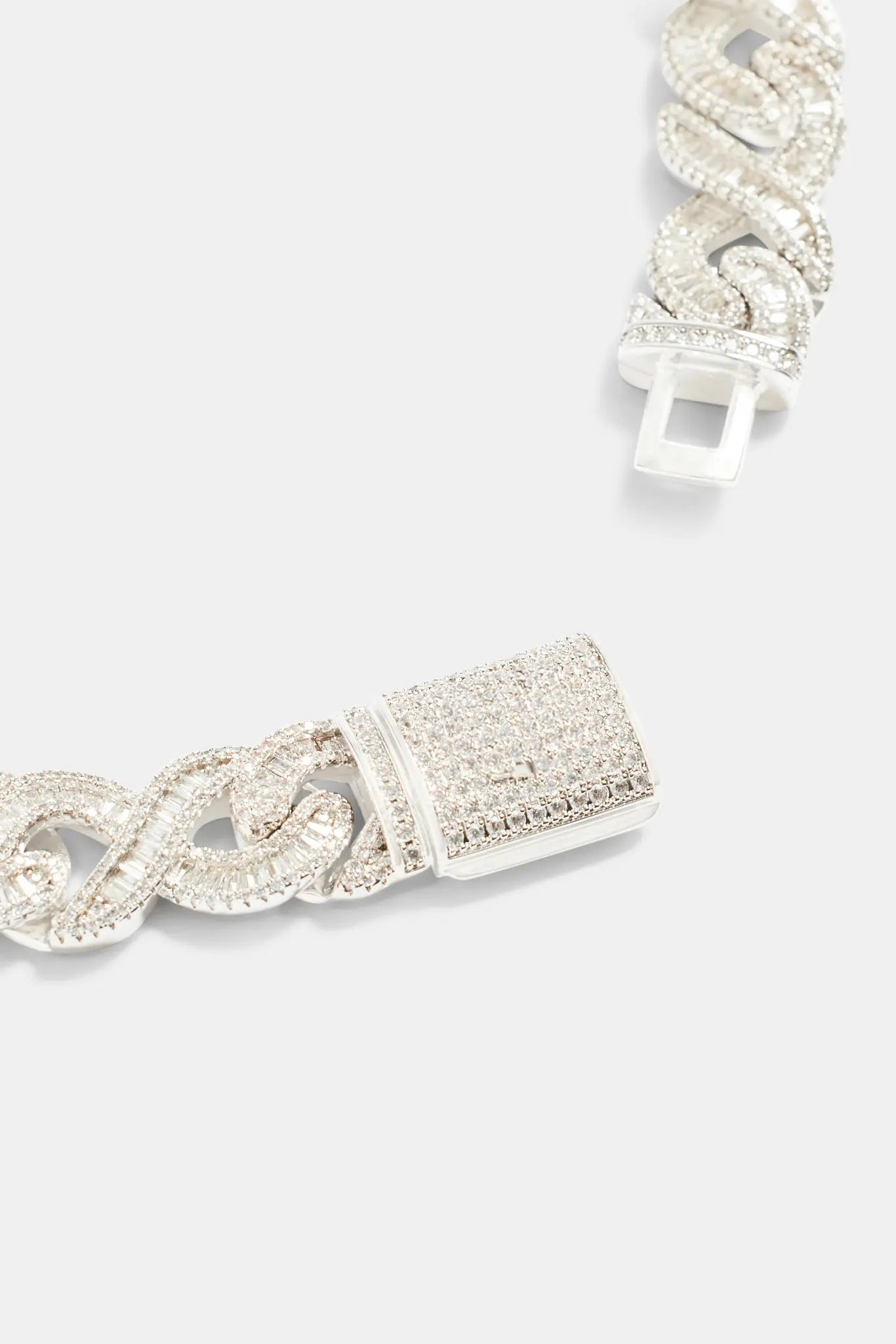 BAGUETTE INFINITY LINK CHAIN
