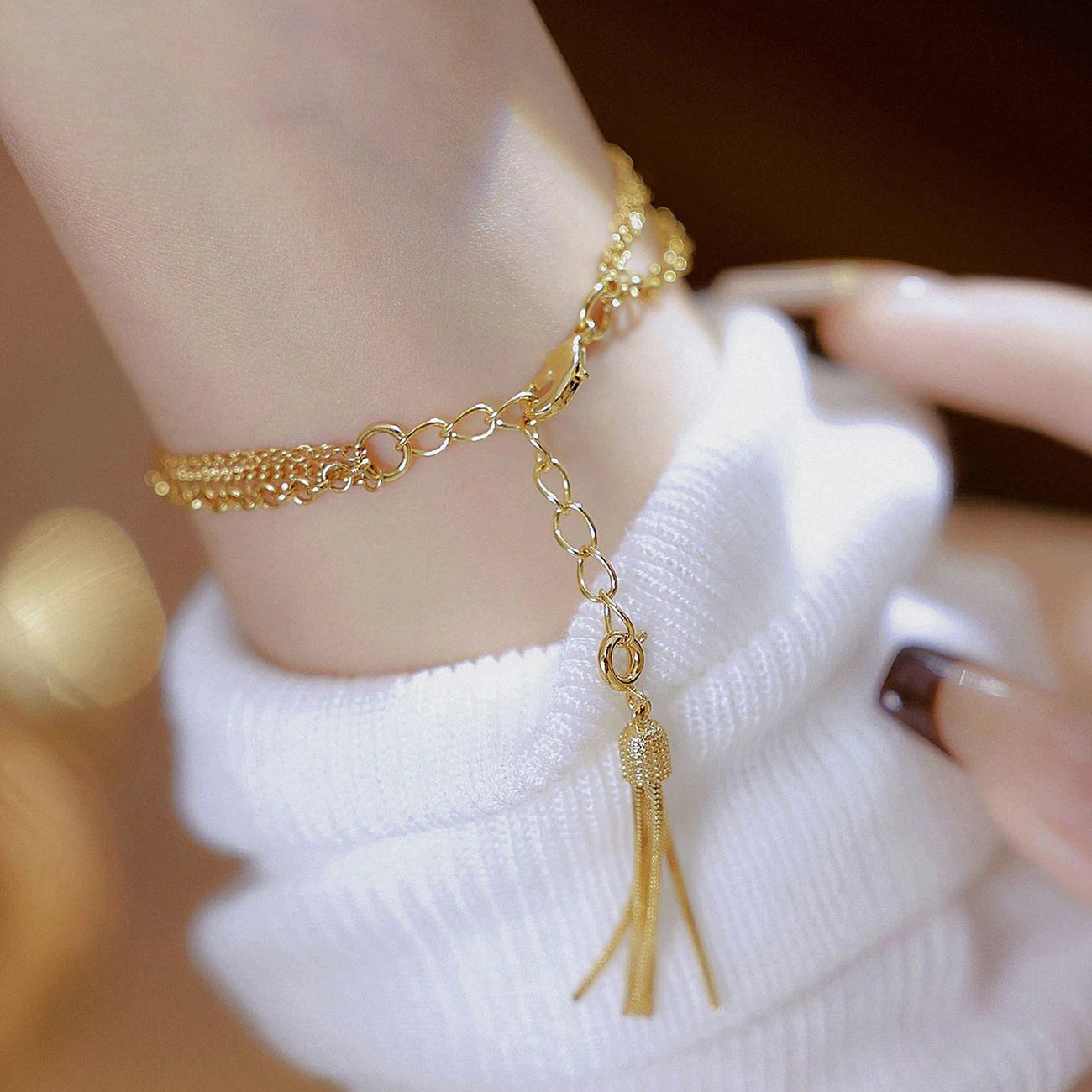 DELUXE GOLD BRACELET WATCH