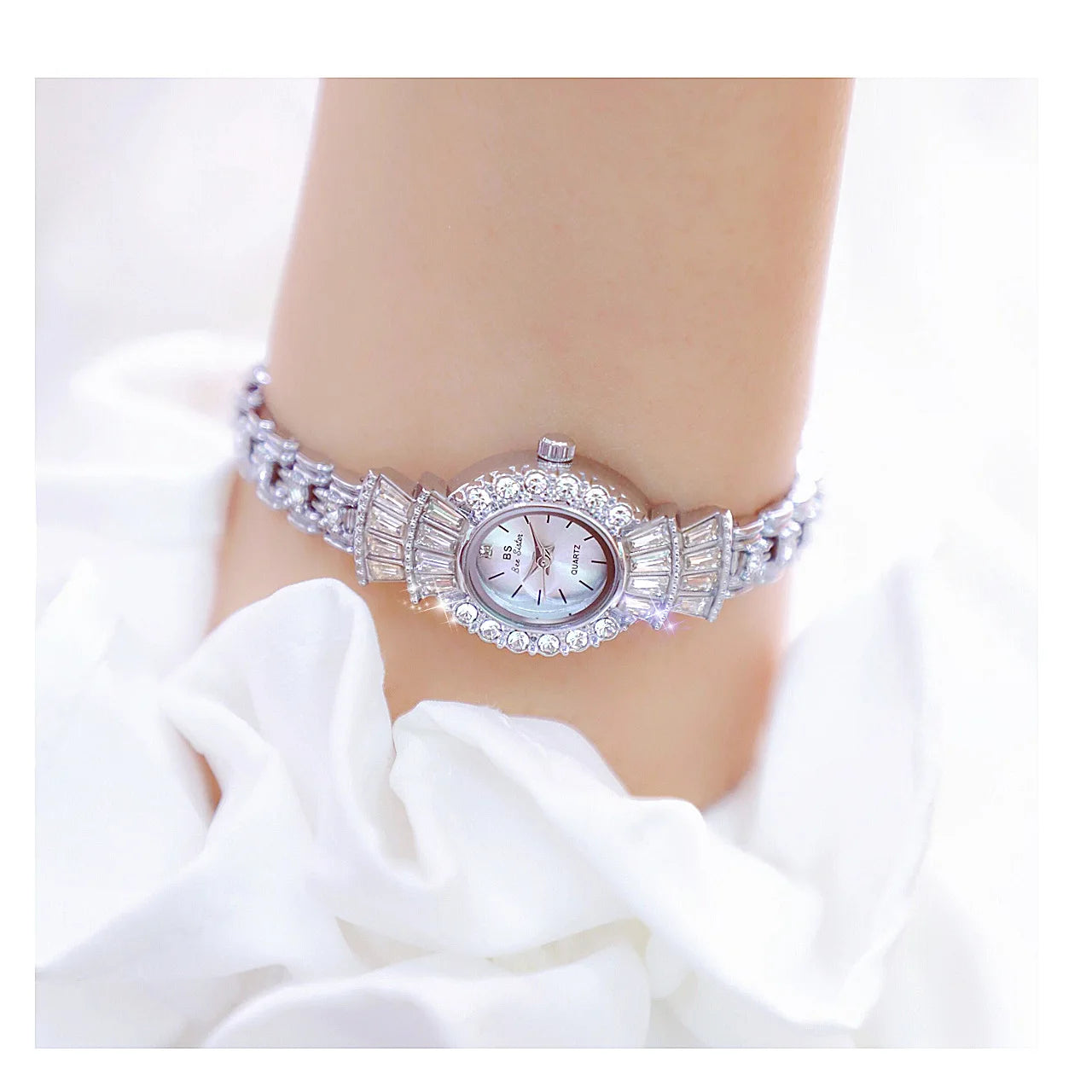 ELEGANT GOLD BRACELET WATCH