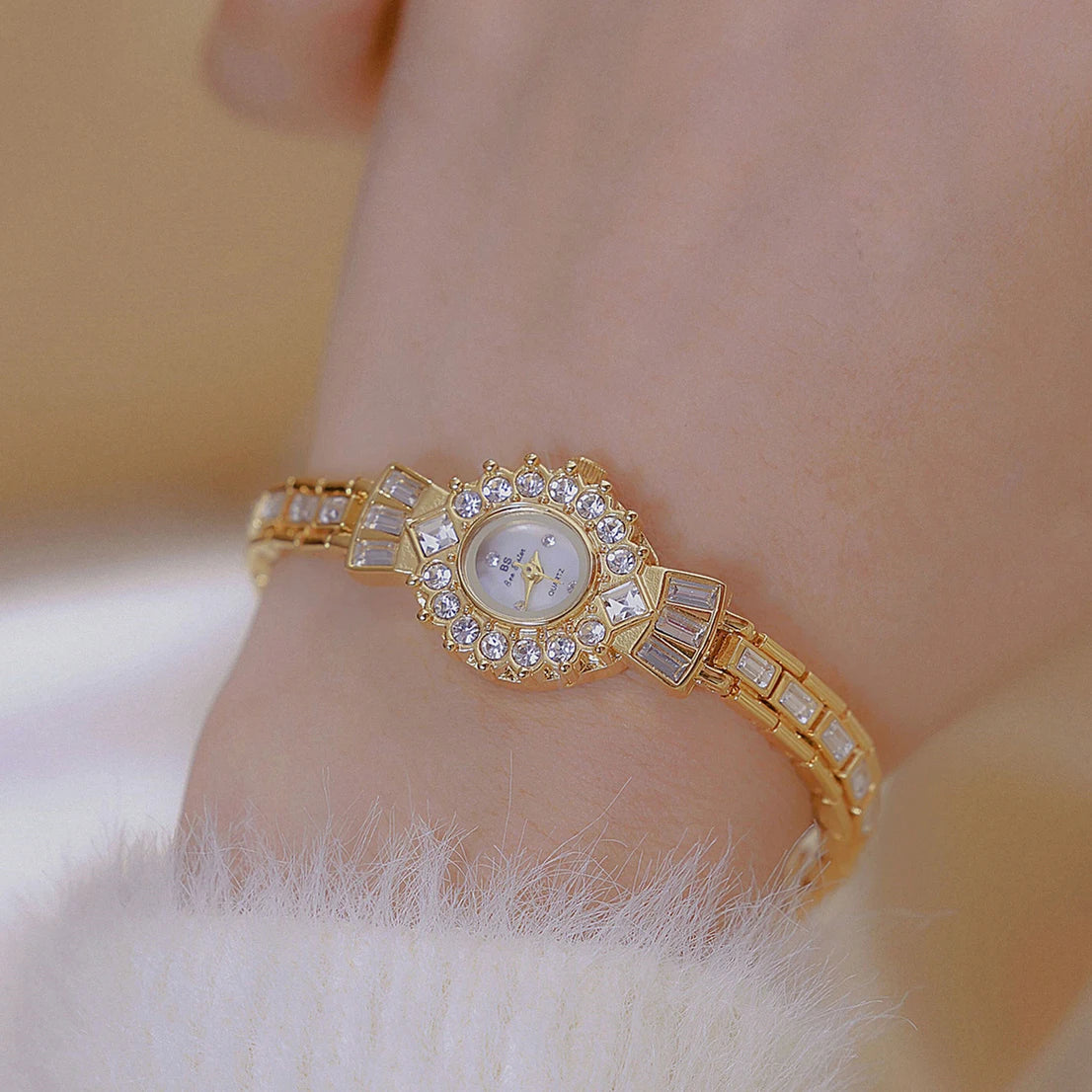 RICH GOLD BRACELET WATCH