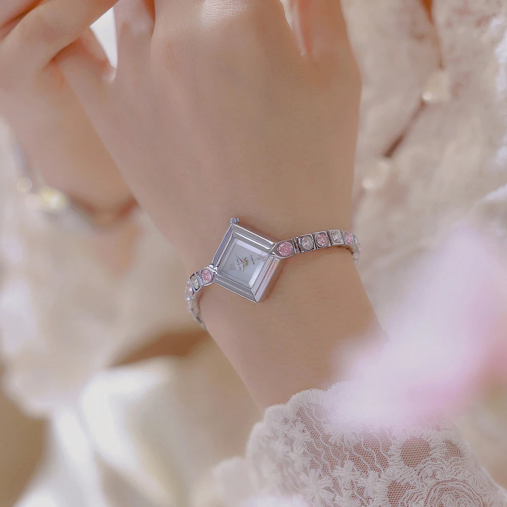 GLAMOROUS GOLD BRACELET WATCH